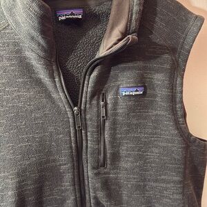 Patagonia men’s Med/large grayish brown vest 3 pocket front